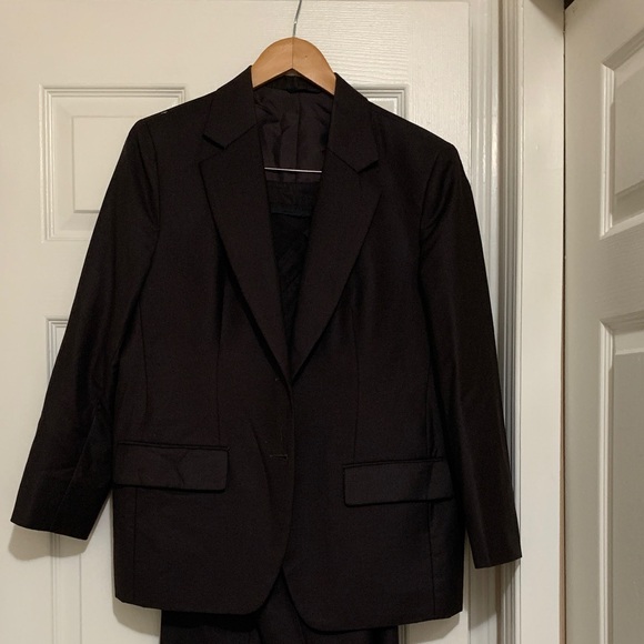 Classic Brown Suit - Picture 1 of 7